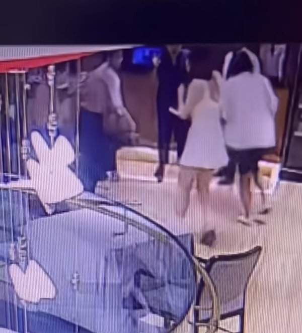 世纪汇通 被日料店服务员泼开水烫伤当事人：被诊断为中度抑郁，已对店方提起诉讼